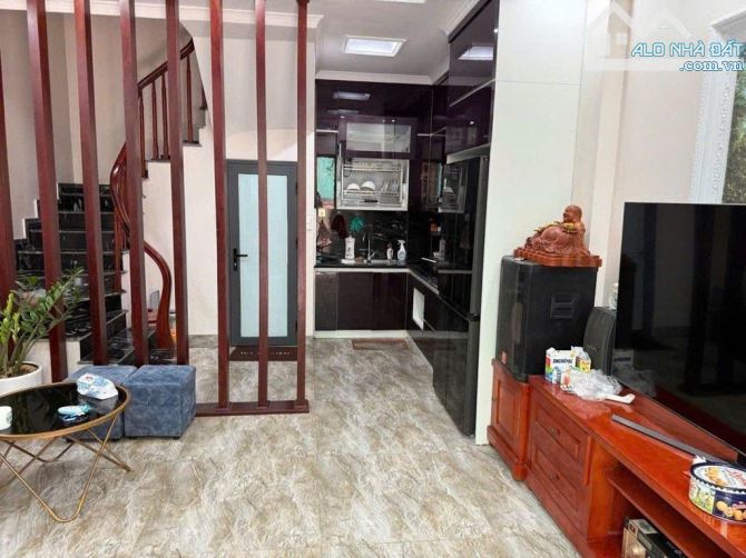 Trương Định - Vài bước ra mặt phố - 5 tầng dân xây thoáng sáng - Mặt tiền hơn 4m - 30m
