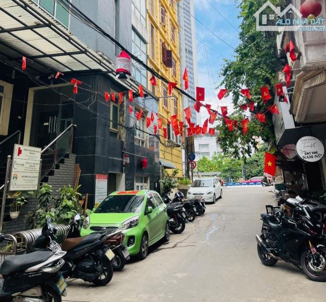 Bán gấp nhà Ngọc Khánh gần Đài THVN: 25m x 5T, ô tô, kinh doanh, an sinh cực tốt.