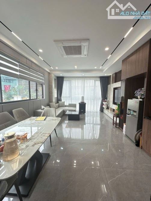 NHÀ 6 TẦNG PHỐ NGUYỄN SƠN_BỒ ĐỀ:GARA_THANG MÁY_LÔ GÓC_2 THOÁNG_FULL NỘI THẤT_MẶT TIỀN 4