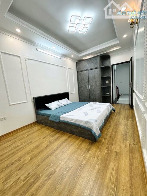 Bán Nhà Cổ Linh, Long Biên 33m2, 5T chỉ 6,38 tỷ (tặng nội thất)