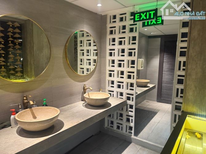 Bán nhà hẻm 10m đường Lê Văn Sỹ quận 3, 9x22m vị trí rất đẹp và sang, giá tốt chỉ 39 tỷ