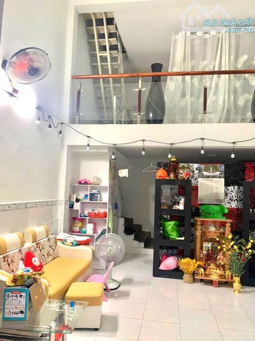 Bán nhà lầu triệt  mặt tiền đường  nhựa 6m kinh doanh dĩ an gân trường học