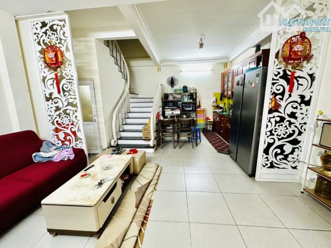 🏠 Phân lô Đông Ngạc, nội thất VIP, 33m2 Mt 4m giá chỉ 5.6 tỷ, 10m ô tô tránh, lô góc