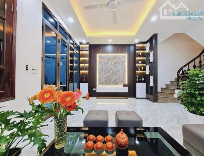 📍9 tỷ. Nhà đẹp NGUYỄN HOÀNG, 42m2, MT rộng, 2 thoáng, 4 ngủ, ngõ thông, gần ô tô.