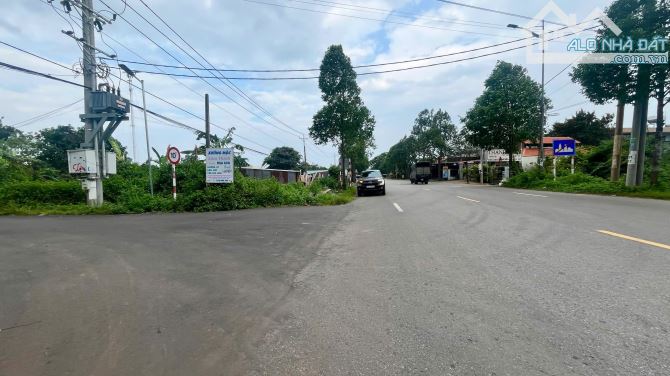 CẮT LỖ 300 TRIỆU – LÔ GÓC 2 MẶT TIỀN ĐƯỜNG ĐÁ BẠC, NGAY SÁT CHỢ ĐÊM XUYÊN MỘC