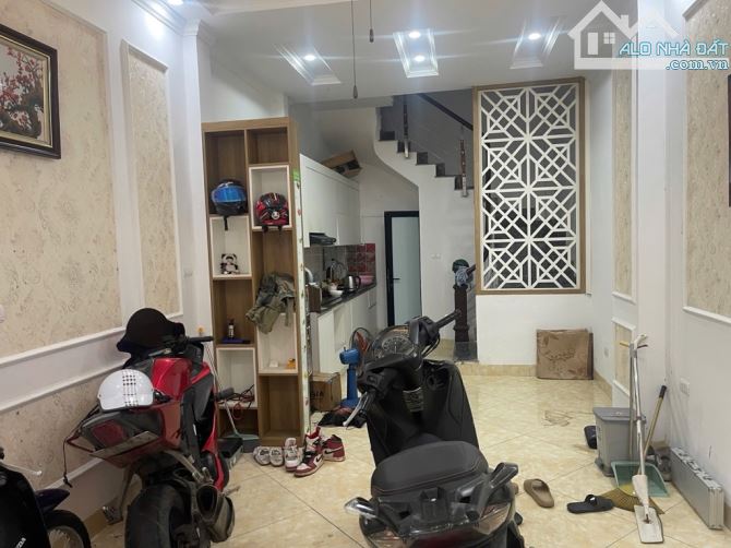 Chuyển Công Tác Bán Nhà Ngọc Thụy, Long Biên 33m2, 5T chỉ 6,48 tỷ (ô tô đỗ gần)