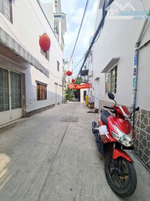 Căn góc 2 tầng hẻm ôtô đường Tám Danh P4Q8. Giá 5,5 tỷ TL