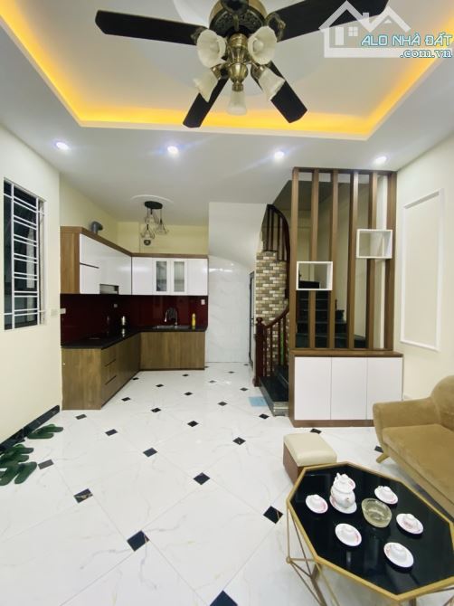 Bán Nhà Bát Khối, Long Biên 33m2, 5T chỉ 5,48 tỷ (lô góc)