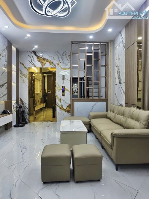 Bán nhà Gia Quất 40m2 đường ô tô tránh thang máy đủ nội thất 12 tỷ