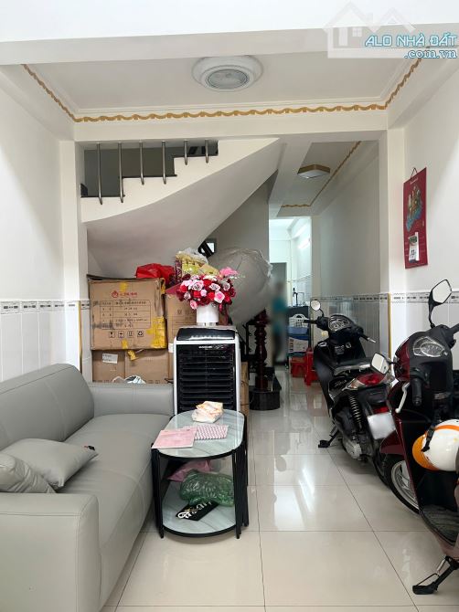 Nhà mới 3 tầng hẻm thông đường Tuy Lý Vương P12Q8. Giá 4.9 tỷ