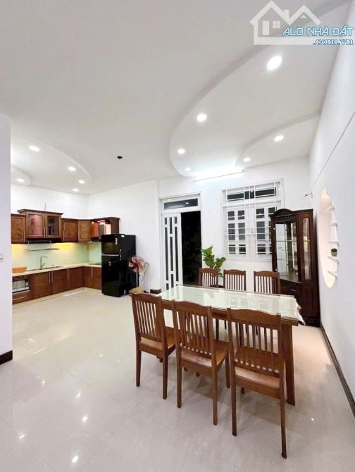 Bán Biệt Thự MT đường Số 9 KDC Ấp5 Pp ngay bến xe Q8