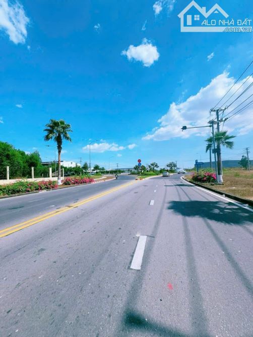 Cho thuê xưởng 7.860m² + VP 1.640m² khuôn viên 1,6ha KCN Long Thành – Giá 4,2 USD/m²