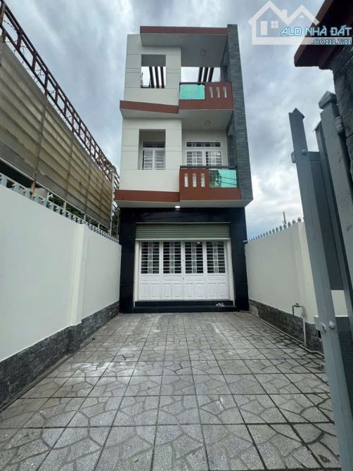 Hiếm nhà đẹp 1 trệt 2 lầu hẻm xe hơi rộng rãi