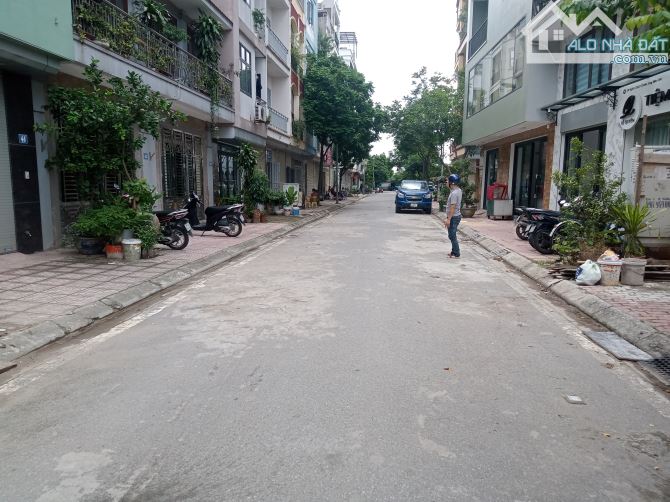 BÁN NHÀ LONG BIÊN, 50m2, 4 tầng, PHÂN LÔ, Ô TÔ TRÁNH, HƠN 15 TỶ
