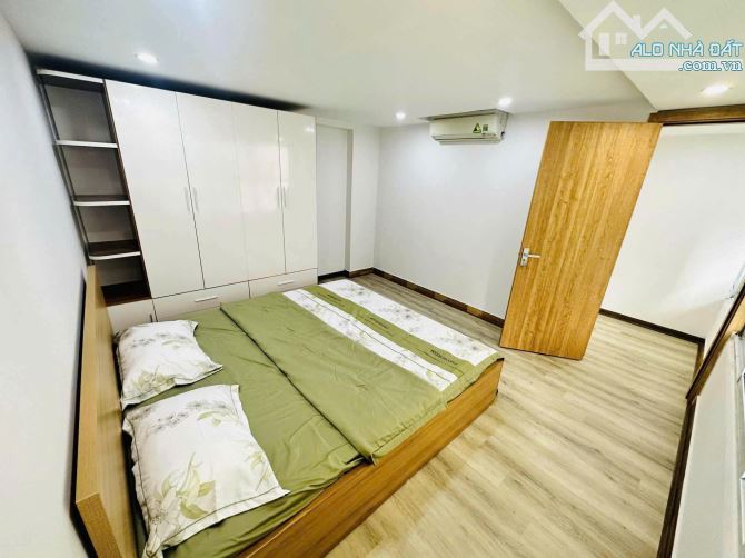 BÁN căn hộ tập thể tầng 3 sổ đỏ 50m2, thực tế 80m2, 3pn, 2vs, nội thất đẹp như hinh