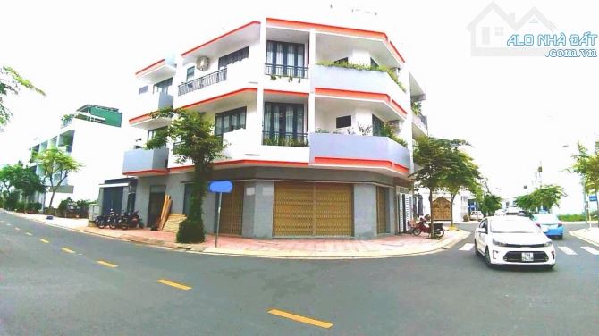 Bán nhà căn góc 2 mặt tiền đối diện công viên KĐT Hà Quang 2 ~ GIÁ: 13tỷ