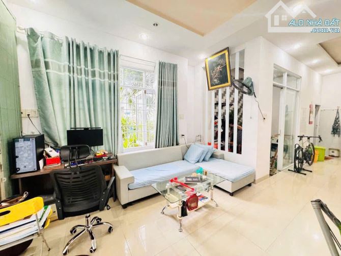 Nhà Mới 2 Tầng Gần Biển – Giá Chỉ 2 Tỷ 950 . diện tích 52m² Ngang 5.2m