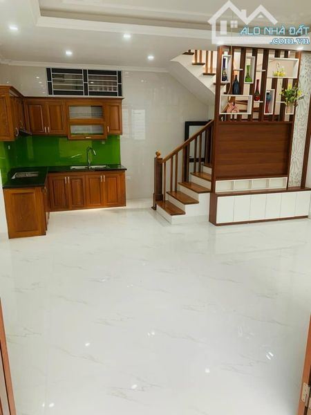 BÁN NHÀ DÂN XÂY - HOÀNG QUỐC VIỆT – CẦU GIẤY –LÔ GÓC SÁNG, THOÁNG - GIÁ HƠN 9 TỶ