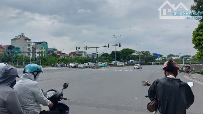 Bán đất phố Nguyễn Văn Linh, 55m2-mặt tiền đẹp, nở hậu-6.8 tỷ, lô góc, hàng xóm Nguyễn Lam