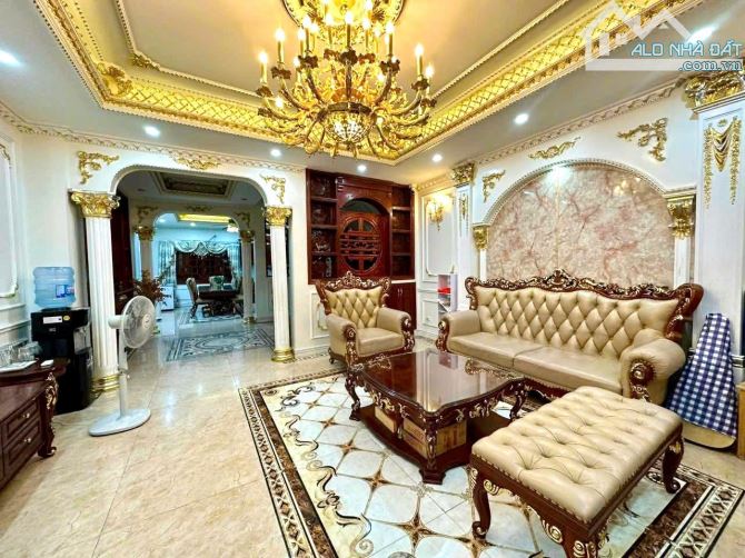 Giảm 1 tỷ bán gấp nhà Giang Biên 5 tầng dân xây, Gara oto, Dt 100m mt 5m - 16.x tỷ