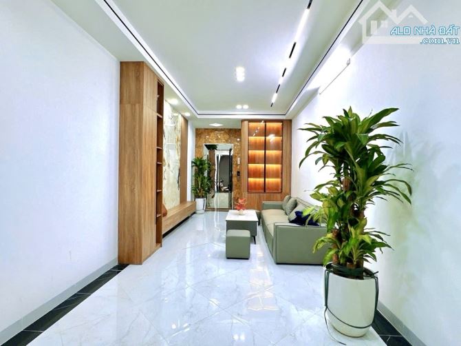 Siêu Đẹp - XUÂN THUỶ - CẦU GIẤY -35M x 6 TẦNG - THANG MÁY- FULL ĐỒ - Ô TÔ  CÁCH 20M .