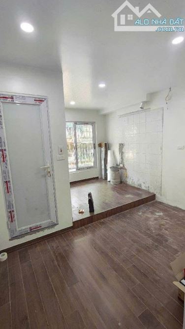 PHỐ CÁT LINH - Trung tâm Đống Đa - chỉ hơn 5 tỷ sở hữu 100m2 căn TẬP THỂ TẦNG 4, 3 NGỦ, LÔ