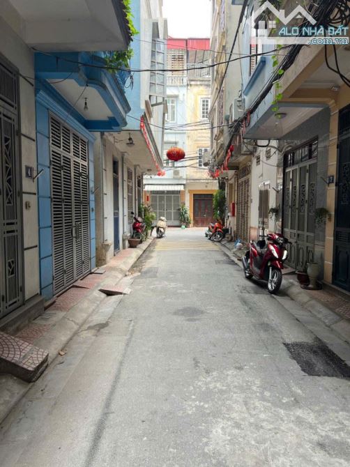PHÂN LÔ TỔNG CỤC 2 XUÂN LA  35m 5 TẦNG MT 3.2m Ô TÔ ĐỖ CỬA NGÕ THÔNG HÌNH BÀN CỜ 12.7 TỶ