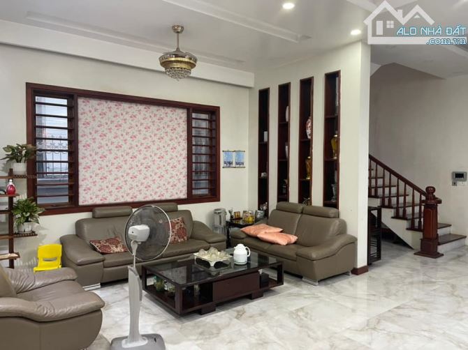 Bán Biệt thự Dịch Vọng  Cầu Giấy 🌟 duy nhất 1 căn – 195m², 84 tỷ