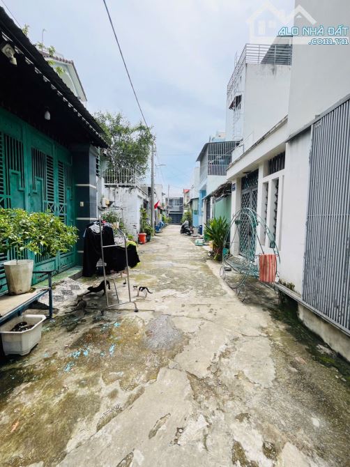 NGANG 7m DÀI 22m, 1/ NGUYỄN DUY TRINH LONG TRƯỜNG Q 9, 3 TẦNG ĐÚC BTCT, GIÁ 9 tỷ ( còn