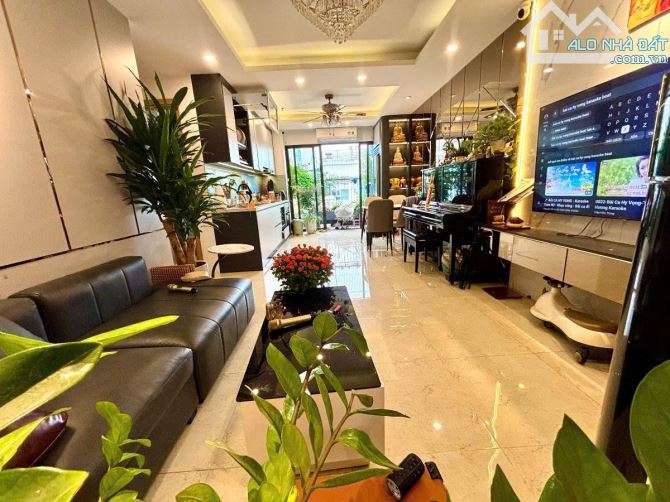 NHÀ MẶT PHỐ ĐÔNG CÁC 100M2 5 TẦNG GIÁ 36 TỶ
