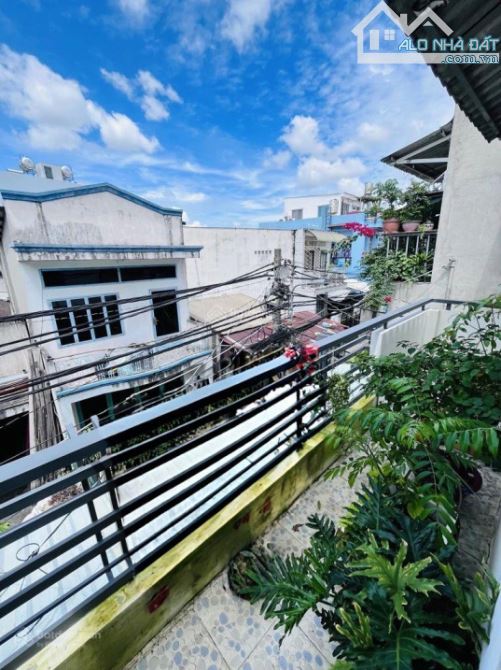 Nhà Phạm Thế Hiển, Q. 8 - 4.5x20m, 2 tầng, 4 PN - sổ hồng riêng chỉ 4.xx tỷ