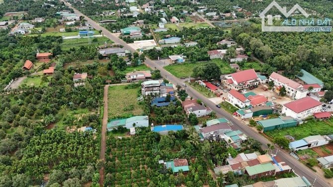 Đất đối diện Ủy Ban phường Tân An cách chỉ vài bước chân