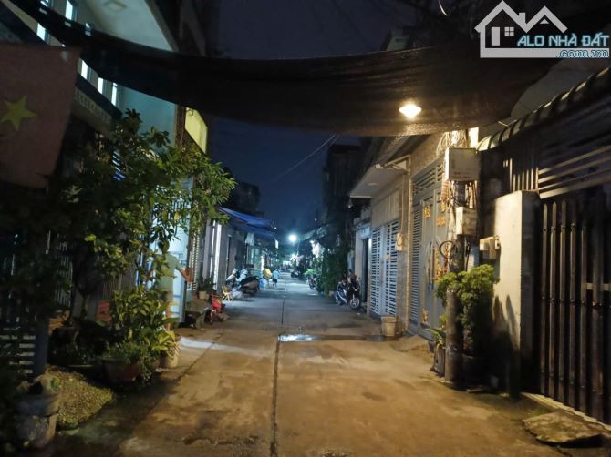 Bán Gấp nhà Đ số 3 BHH A gần Nguyễn Son hẻm 6m gần mặt tiền 40m2,2 Tầng Nhỉnh 3 tỷ
