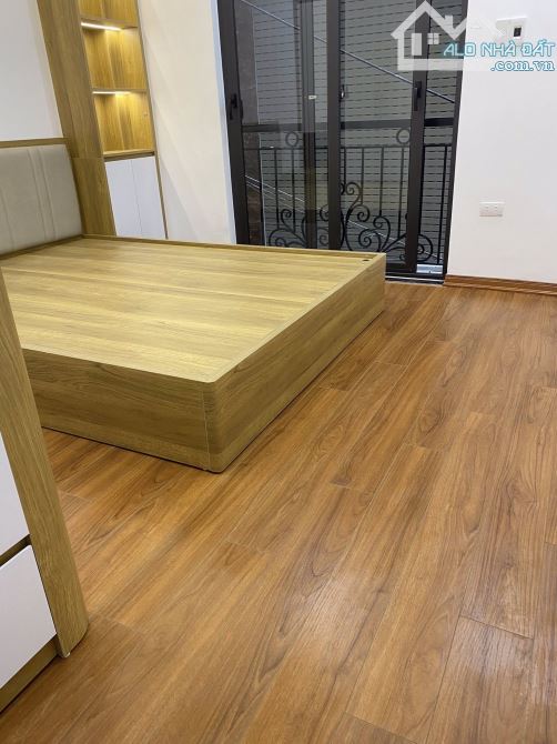CẦN BÁN NHÀ QUÂN NHÂN THANH XUÂN 30m2, 5 TẦNG MẶT TIỀN 3,5m GIÁ  6.9 TỶ