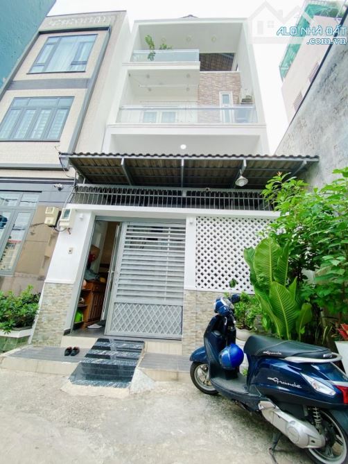 Nhà 4 tầng ngang 5.2m, gần chợ Phạm Văn Hai – Bùi Thị Xuân, Tân Bình, chỉ 9.8 tỷ