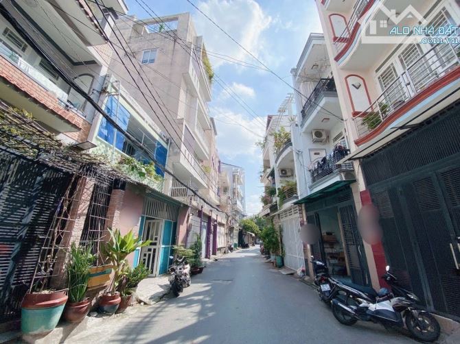 Ngay chung cư Bàu Cát hẻm ô tô nhà 4 tầng BTCT giá 5,8 tỷ