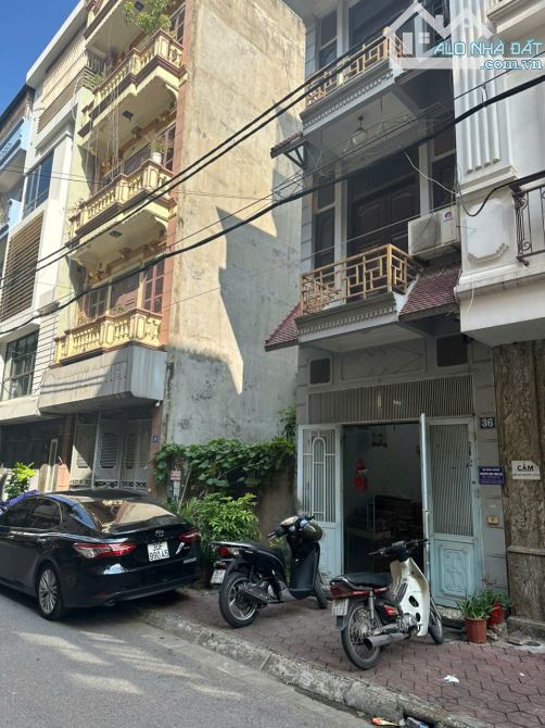 Cho thuê nhà Đường Mạc Thái Tổ, Phường Yên Hòa, Cầu Giấy. DT 40m x 3 tầng, giá 15tr