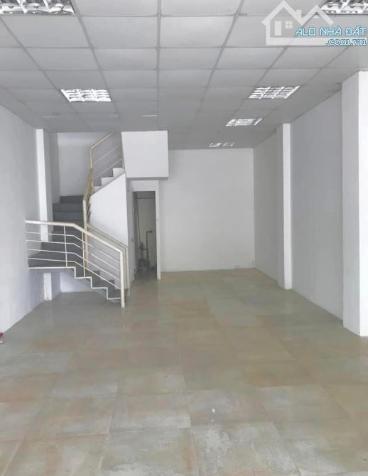 Cho thuê nhà MP Vạn Phúc Hà Đông dt 125m, 2T mt 5.5m kinh doanh sầm uất 30 triệu