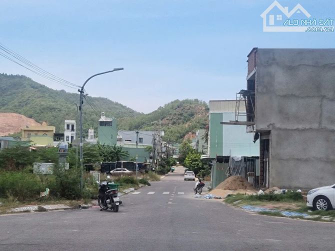 Bán đất mặt tiền đường A5 khu gara quyền tây sơn