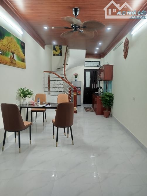 BÁN NHÀ KHÂM THIÊN ĐỐNG ĐA 28m 5Tầng Mt 3m GIÁ 5.7 TỶ NGÕ THÔNG KINH DOANH