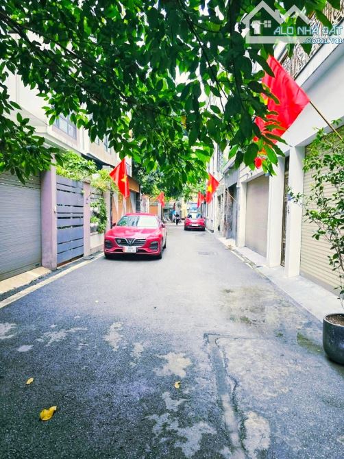 BÁN NHÀ LÝ SƠN, LONG BIÊN 101m² - 6T - Mt: 5,2m - 19,6 Tỷ, THANG MÁY 750kg, Ô TÔ 16 CHỖ