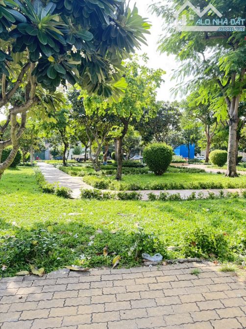 Bán Nhà MT Đường 320 Bông  Sao - 4m x 16m - 64m.2 - 3 Lầu -6PN - 4WC - F5 Q8 - 10