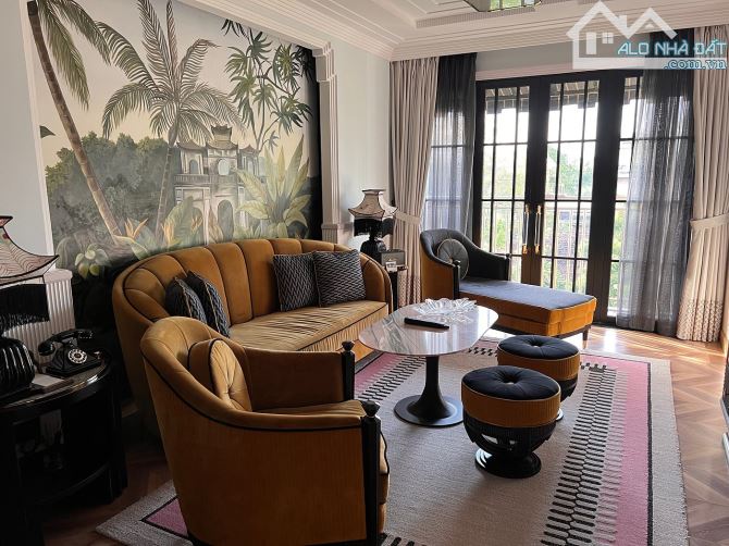 Bán khách sạn 4 sao mặt phố Ngô Quyền - 330m2 x 10 tầng có bể bơi 80 phòng - 310 tỷ