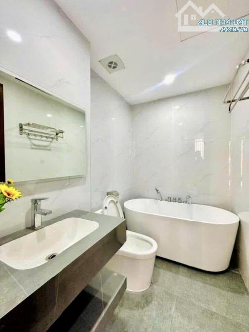 Hàng hiếm. Nhà mới đẹp, oto đỗ nhà, phố Vương Thừa Vũ - Thanh Xuân. DT: 50m2 x mt 5.3mx 7T - 10