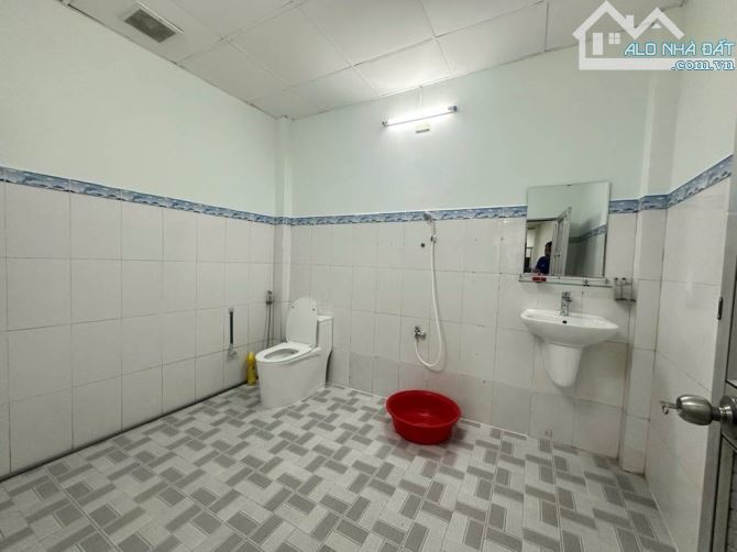Bán nhà Hẻm xe hơi 16 chỗ - phạm hữu lầu Q7 DT: 6.5* 30giá : 11toi2 - 10