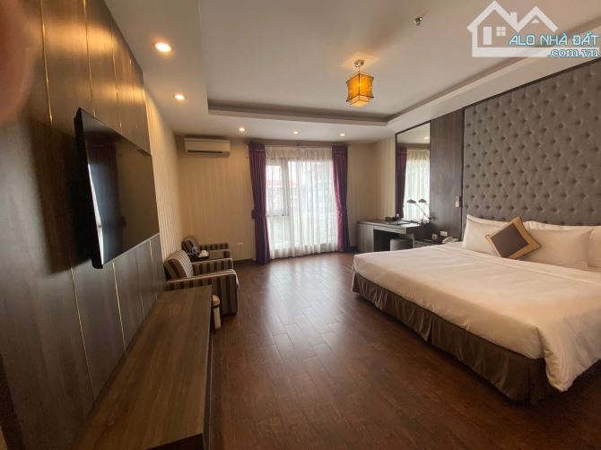 BÁN KHÁCH SẠN NGUYỄN KHÁNH TOÀN 288m2x12T THANG MÁY - MT 10m - 215 TỶ - HẦM - 3 Ô TÔ TRÁNH - 10