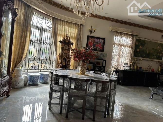 Chính chủ bán biệt thự đường Đồng Khởi - Tp. Biên Hoà - Đồng Nai.  Nằm trên trục đường lớn - 10