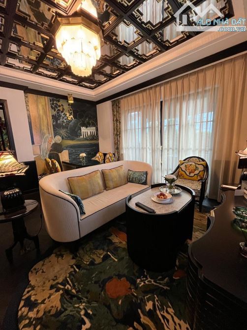 Bán khách sạn 4 sao mặt phố Ngô Quyền - 330m2 x 10 tầng có bể bơi 80 phòng - 310 tỷ