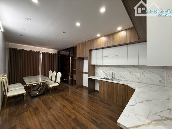 Cho thuê nhà đẹp, full đồ, thang máy Phùng Chí Kiên, Cầu Giấy. DT 45m2, 6 tầng. 25 tr - 11
