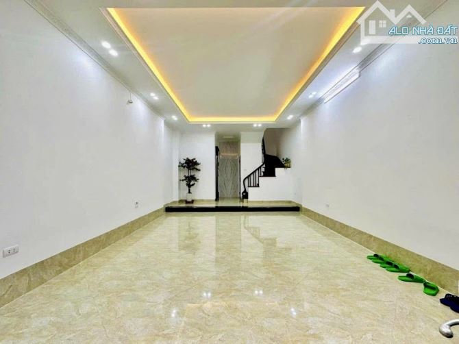 Hàng hiếm. Nhà mới đẹp, oto đỗ nhà, phố Vương Thừa Vũ - Thanh Xuân. DT: 50m2 x mt 5.3mx 7T - 11